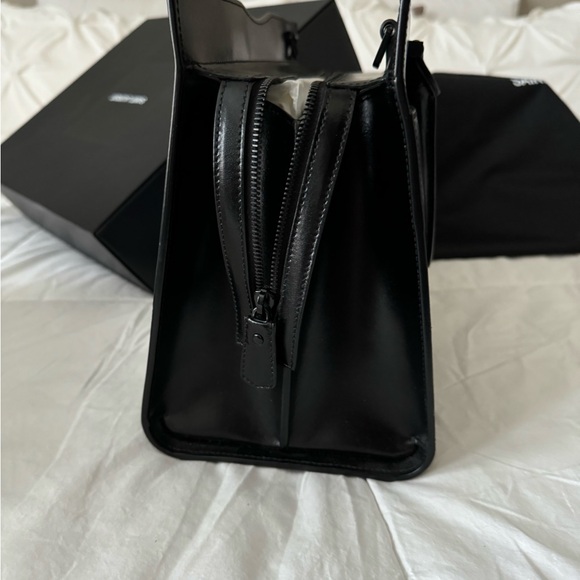 Saint Laurent Uptown Black Leather Tote Bag - Medium - Picture 5 of 9